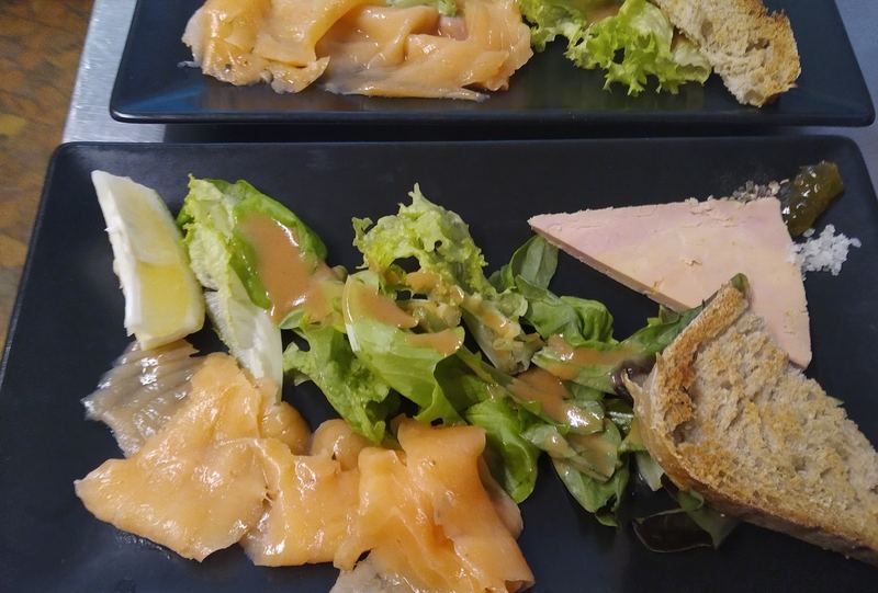Saumon fumé et salade