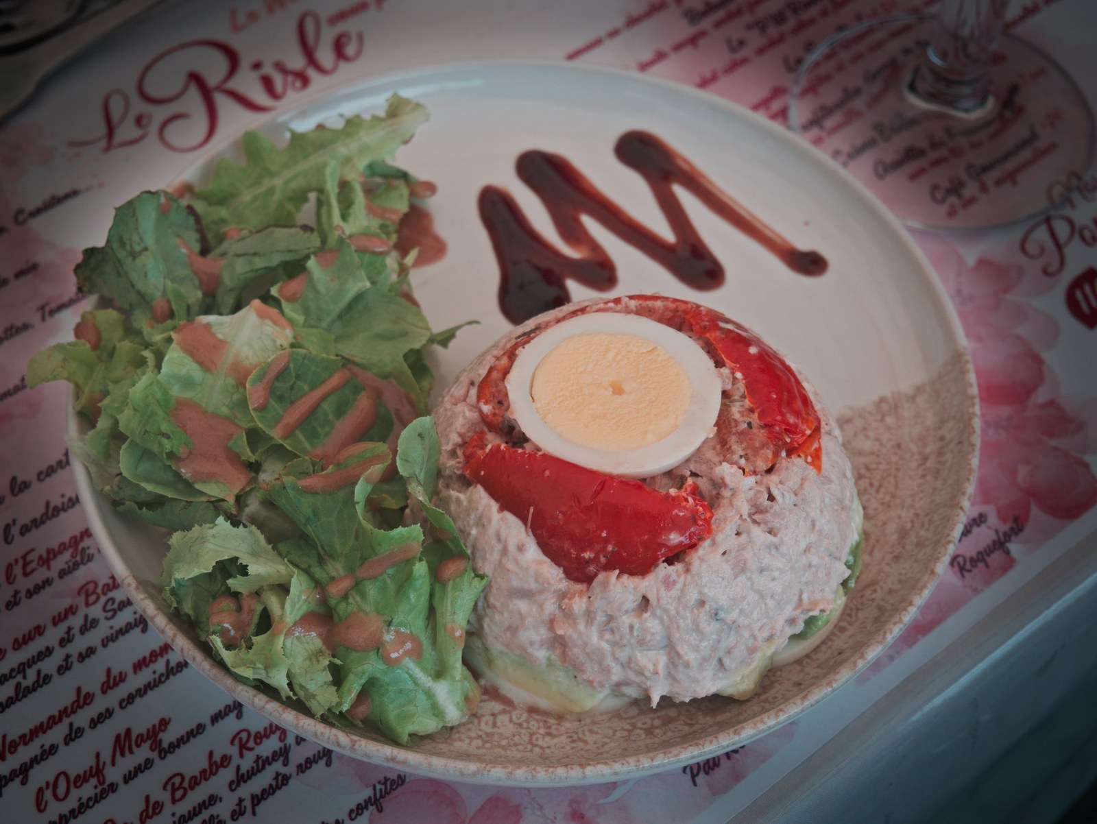 Tartare de thon et avocat, servi au restaurant Le Risle